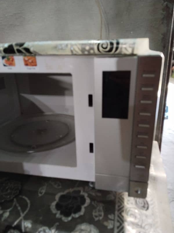 Microwave oven with Grill 2