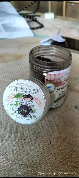 Fresh mint white charcoal teeth whitening powder 3