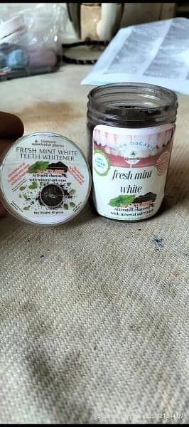 Fresh mint white charcoal teeth whitening powder 4