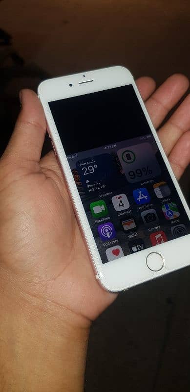 iphone 6s. 64gb pta approved 5