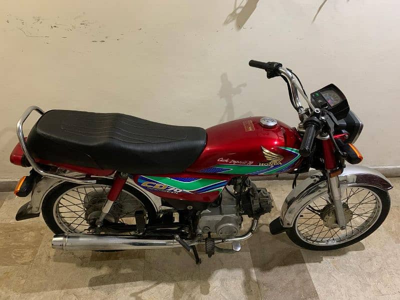 Honda CD 70 motorcycle 2017 model urgent sale Pakistan=03253816587= 2