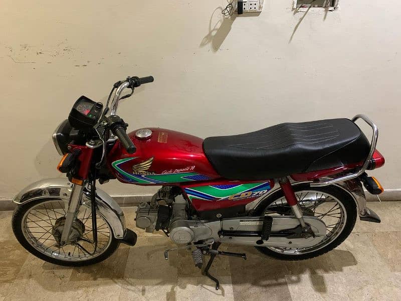 Honda CD 70 motorcycle 2017 model urgent sale Pakistan=03253816587= 6