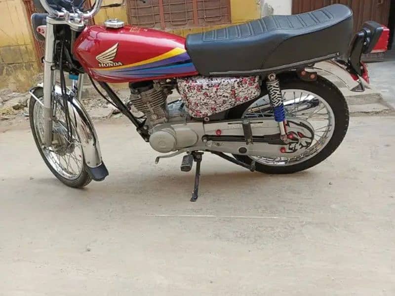 Honda 125 motorcycle 2013 modal urgent for sale Pakistan=03253816587= 4