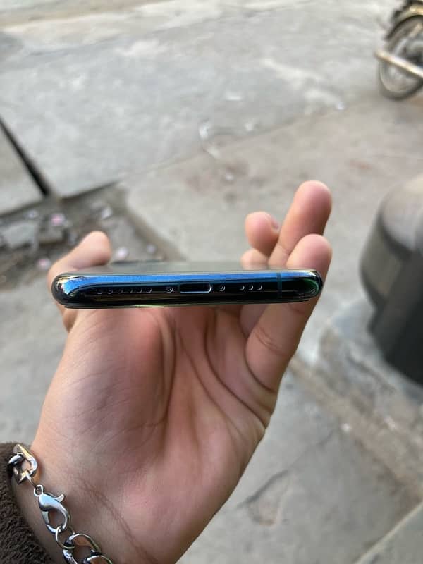 iphone 11 pro 4