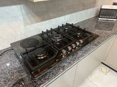 Signature Stove 4 Gas Burner & 1 Electric