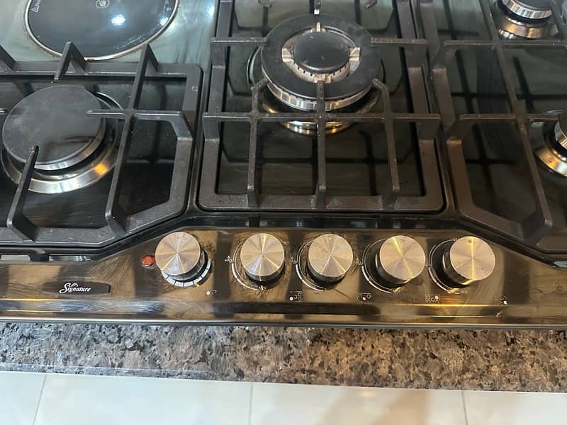 Signature Stove 4 Gas Burner & 1 Electric 4