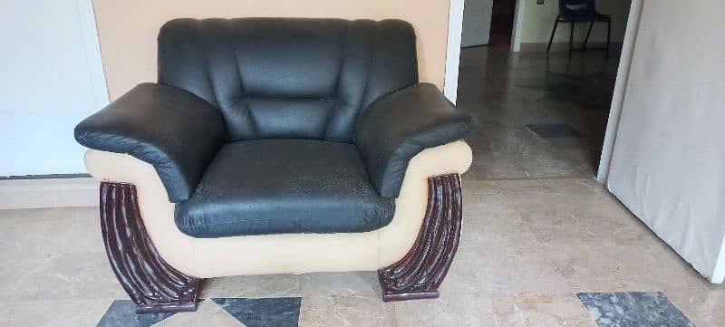 Sofa Set For Sale – Excellent Condition, Stylish & Affordable! 3