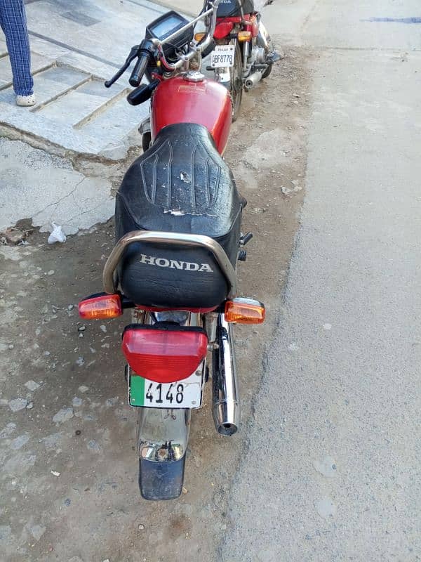 Honda 70 1999 in excellent condition 6