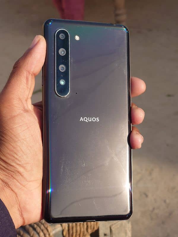 aqous r5g 1