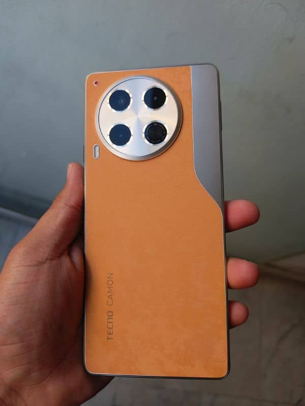 TECNO camon 30 10/10 Box open 1