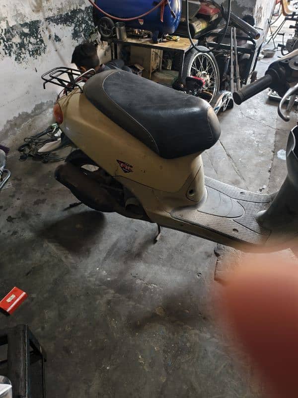 Honda Scooty 49cc self and kick start 5