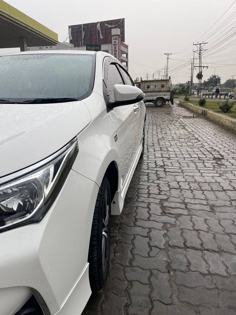 Toyota Corolla Altis  1.6 October 2022 8