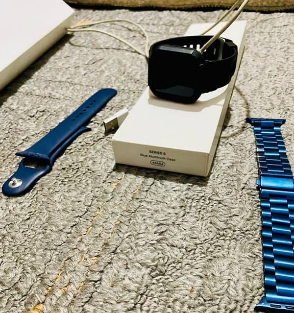 APPLE WATCH SERIES 6 - EXCELLENT CONDITION 4