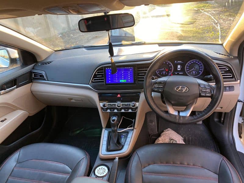 Hyundai Elantra 2022 5