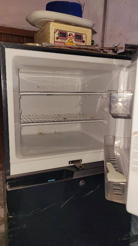 Midium fridge for sale 5