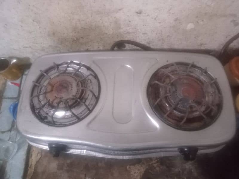 stove big burner wala hy easily cleaned huta hy1month used urgent sale 1