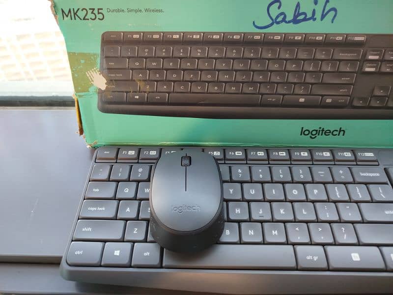 logitech MK235 wireless keyboard & Mouse combo 1