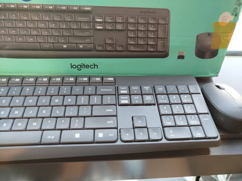 logitech MK235 wireless keyboard & Mouse combo 2