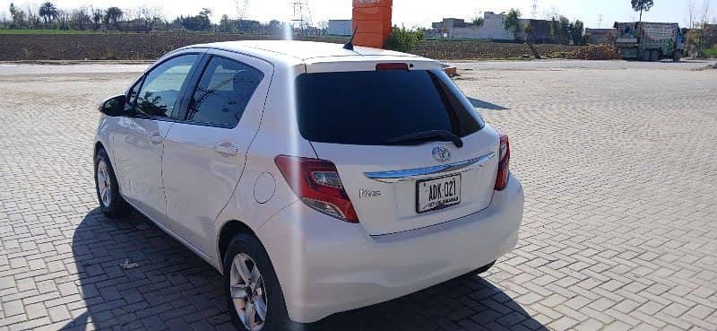 Toyota Vitz 2014 4