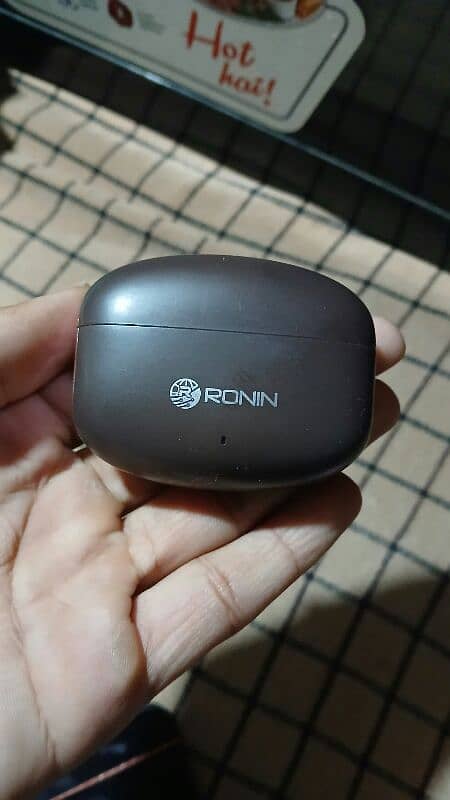 RONIN R2_40 only earbuds 1