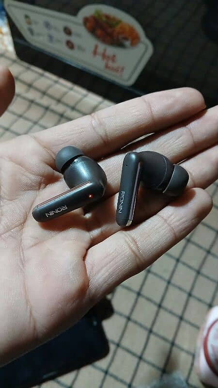 RONIN R2_40 only earbuds 7