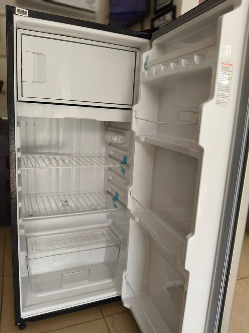 Dawlance Fridge Room size small size (0306=4462/443) achaseet 4