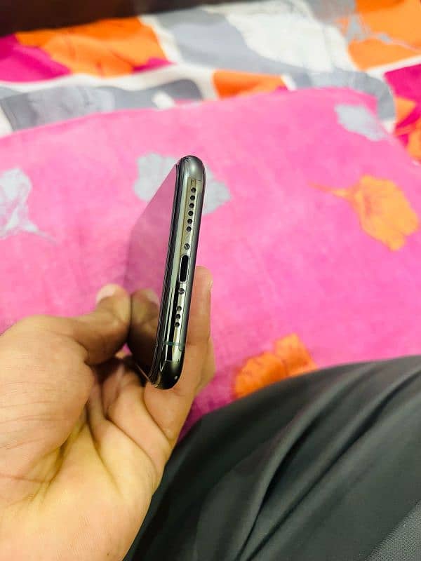 Iphone 11 Pro Jv 64 Gb 10/10 condition 4