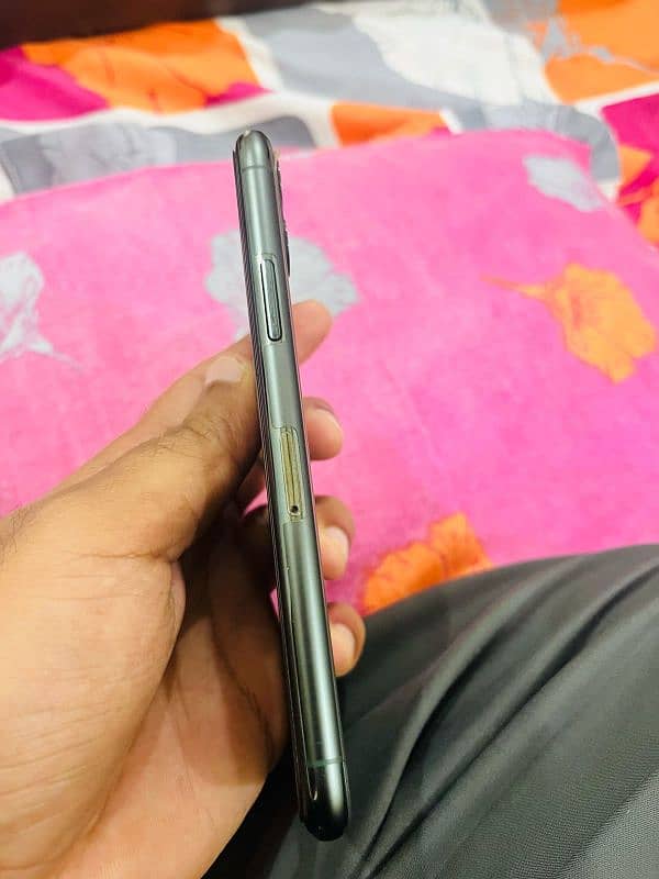 Iphone 11 Pro Jv 64 Gb 10/10 condition 5