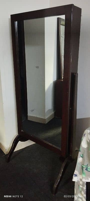 jewellery and. cosmetic. rack with mirror 0