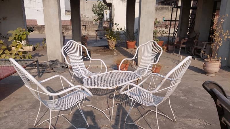 Outdoor Tables and chairs 0