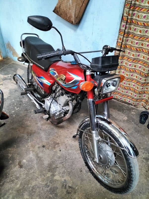 Crown 125 24 model Red Description 2