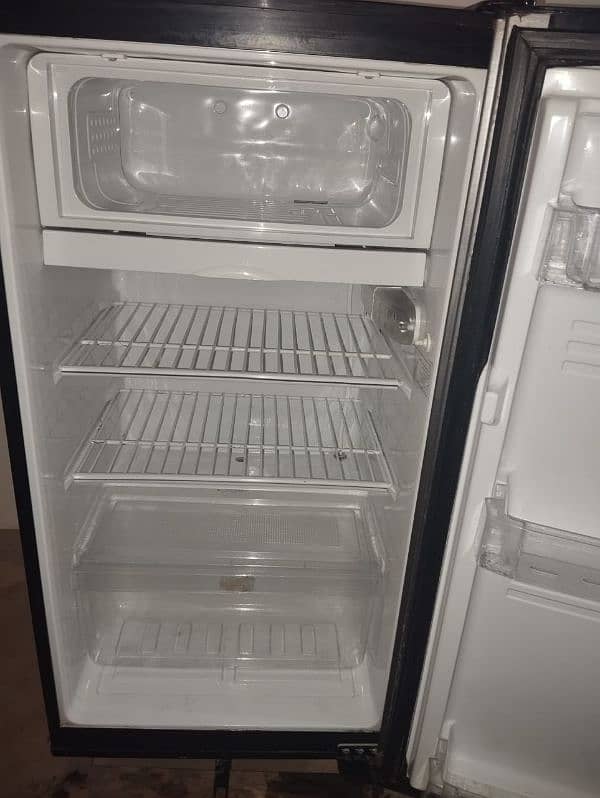 Pel refrigerator life pro 1 door 3