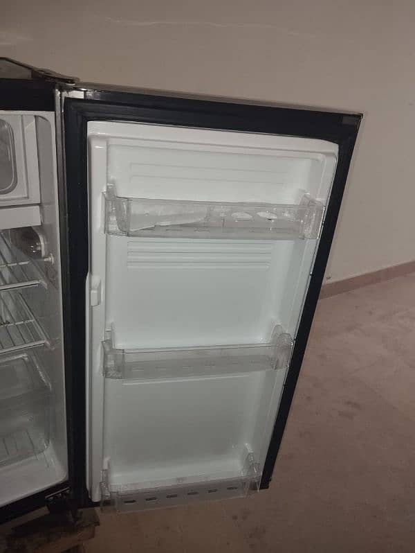 Pel refrigerator life pro 1 door 4