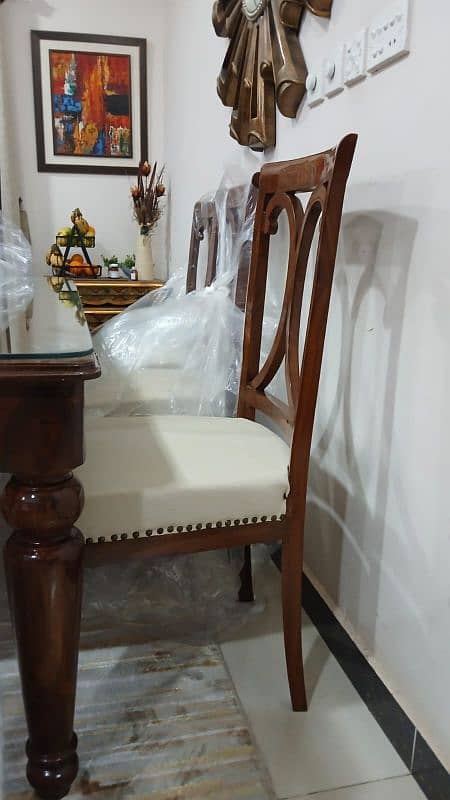 BRAND NEW UNUSED DINING TABLE 3