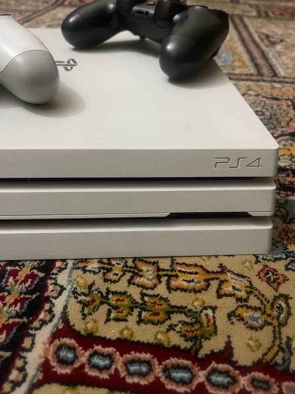 PS4 Pro    1 TB  4K  with 2 original controller 2