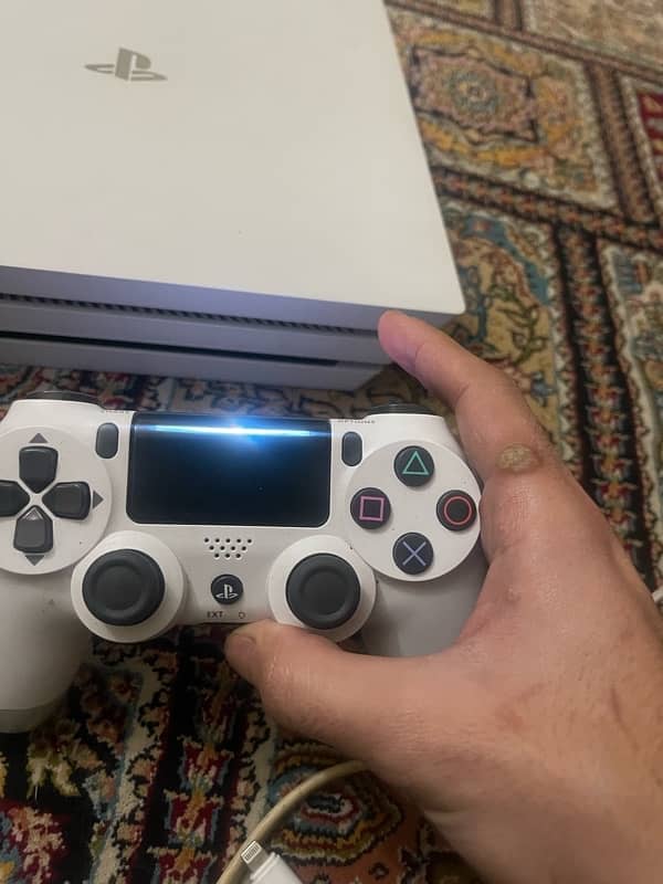 PS4 Pro    1 TB  4K  with 2 original controller 4