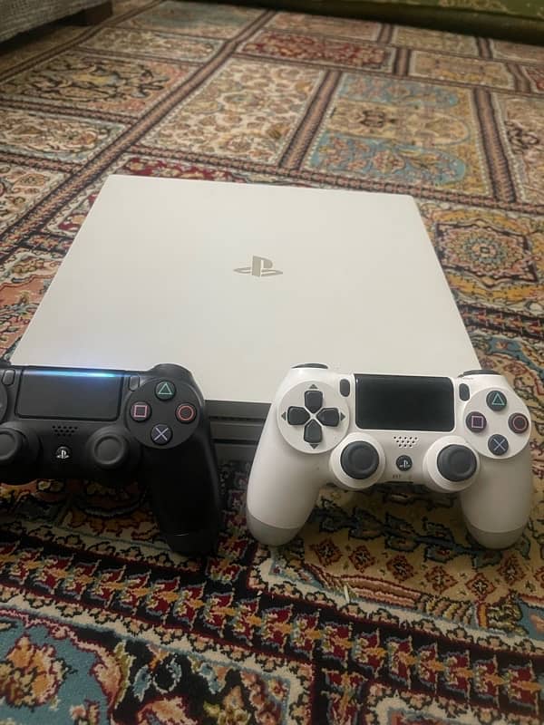 PS4 Pro    1 TB  4K  with 2 original controller 5