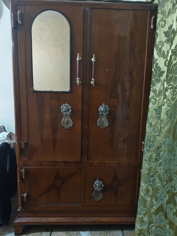 Excellent condition wardrobes in metals 1