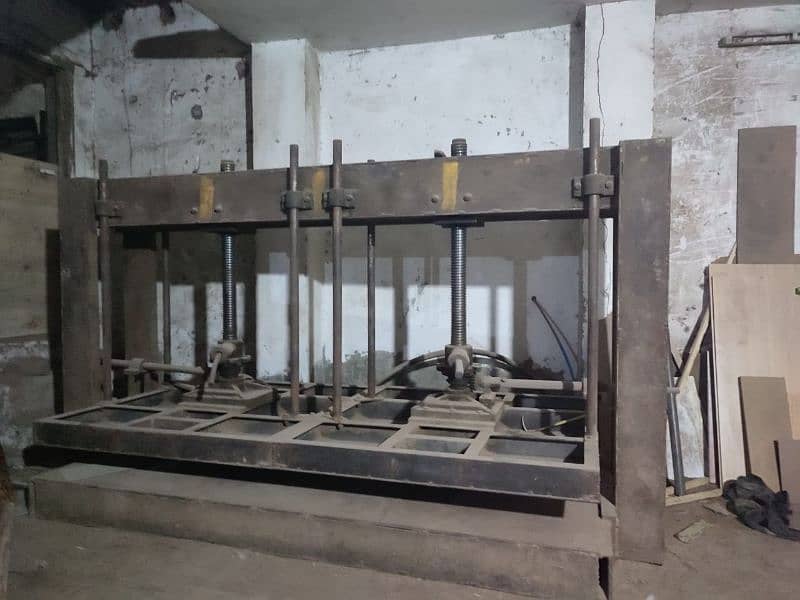 Manual Door Press 8'x4' 0