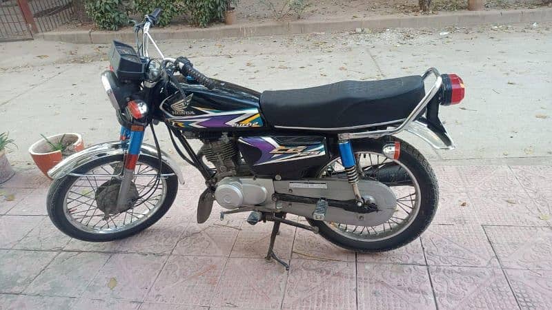 Honda 19/20 model biomatric mojood hai blkul new bike hai koi Kam ni 0