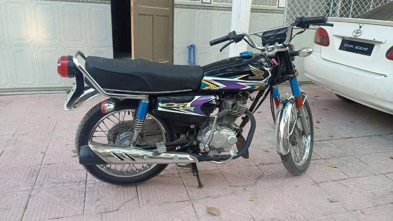 Honda 19/20 model biomatric mojood hai blkul new bike hai koi Kam ni 1