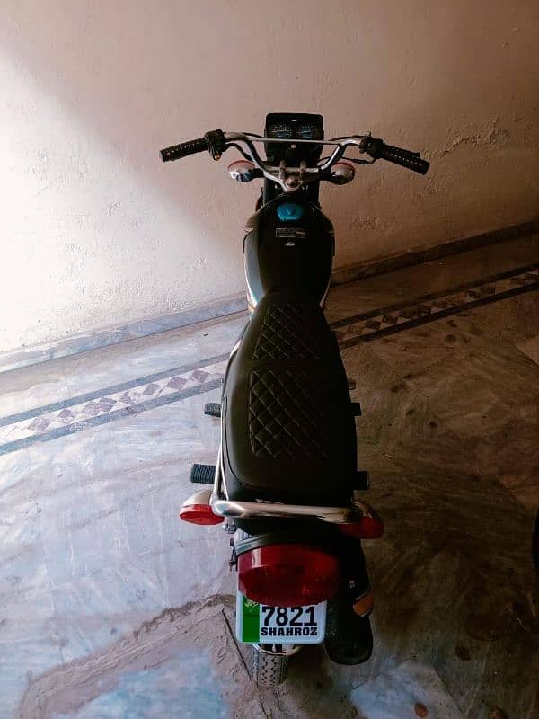 Honda 19/20 model biomatric mojood hai blkul new bike hai koi Kam ni 3