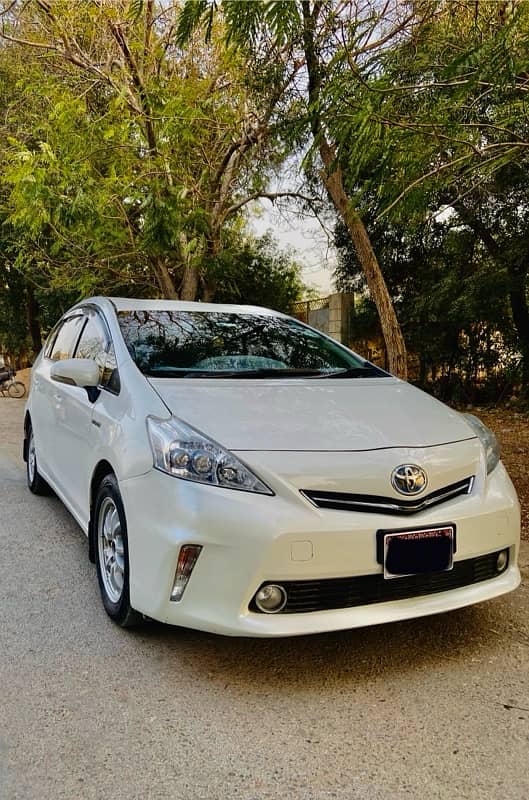 Toyota Prius Alpha 2012 0