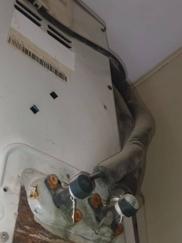 Hair AC 1 Ton 10/10 Gas installed all ok urgent sell 5