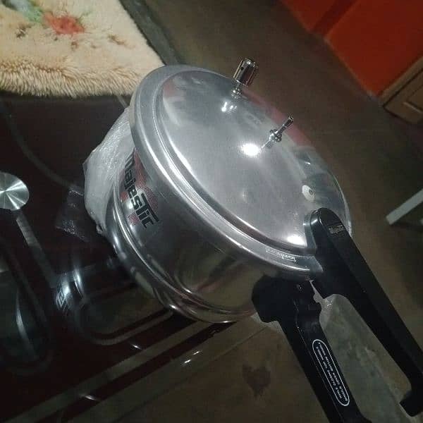 majestic pressure cooker Brand New 0