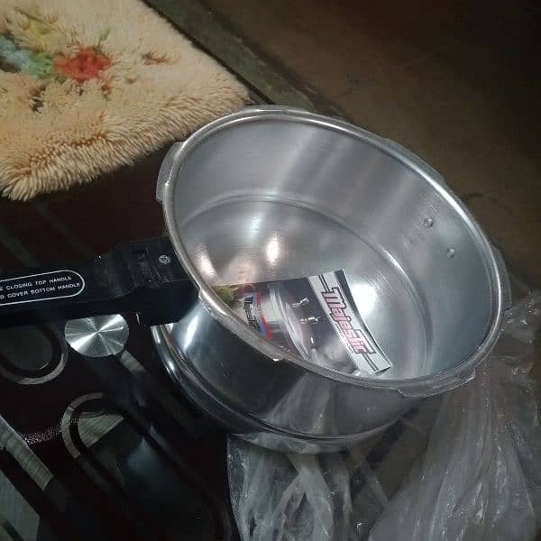 majestic pressure cooker Brand New 1