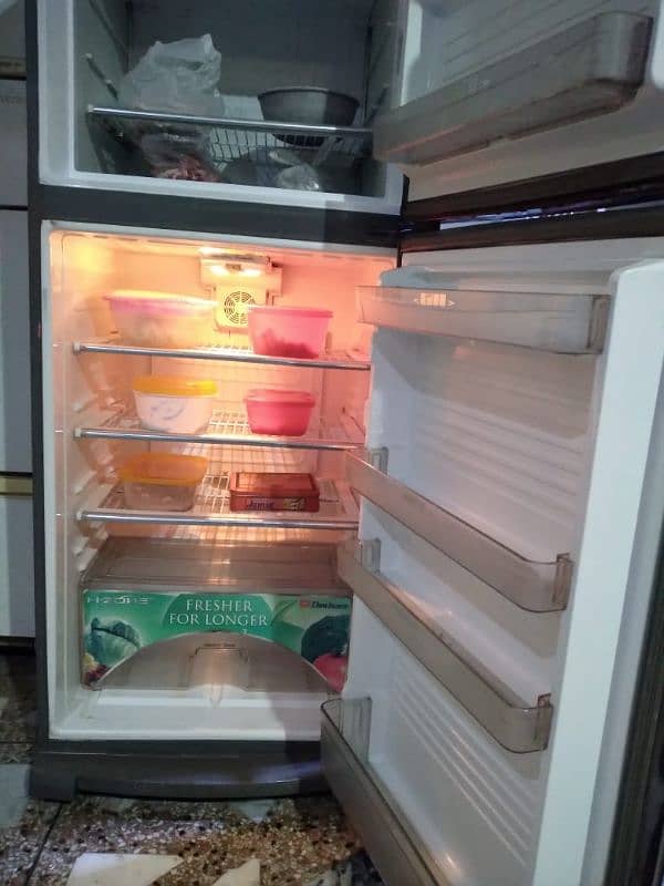 Dawlance Fridge, For Sale, in good condition, running condition 3