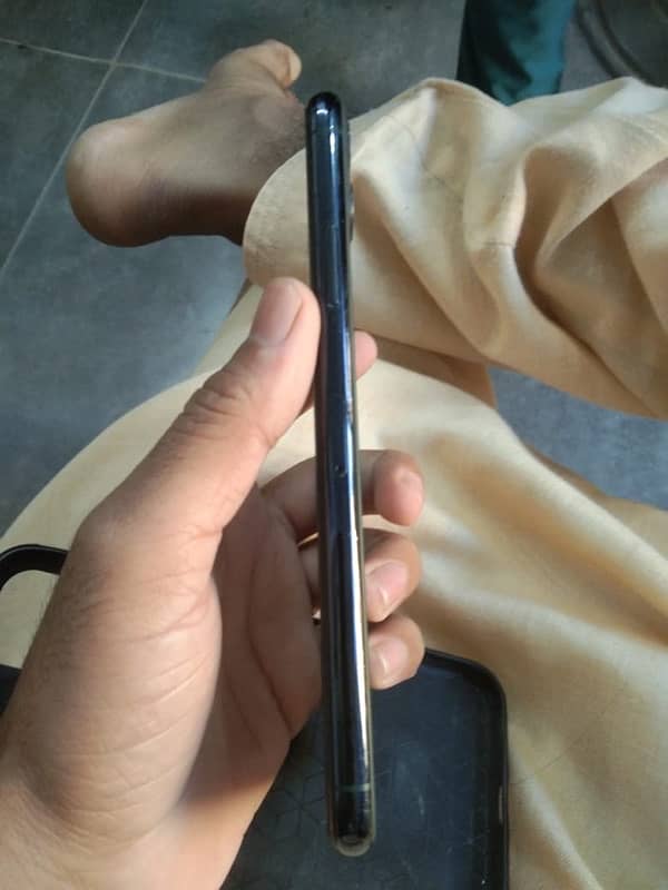 iPhone 11 Pro Max 512gb non pta exchange possible 4