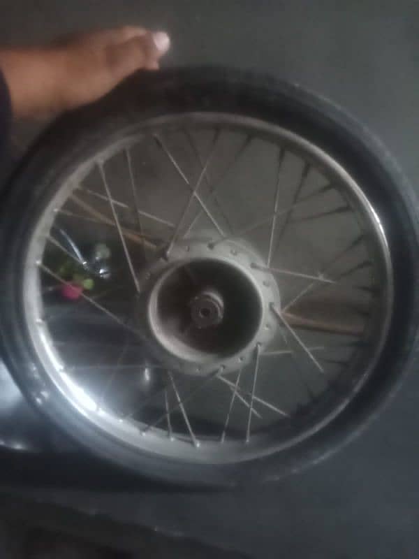 honda 125 tyre + rim with hub good condition 0/3/2/9/8/1/6/4/9/3/2 1