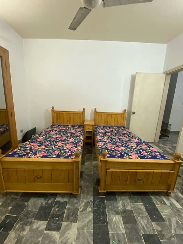 3 single beds with two side tables 0